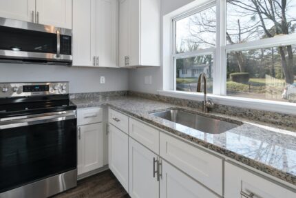 Choosing the Right Countertop Material for Your Kitchen or Bathroom